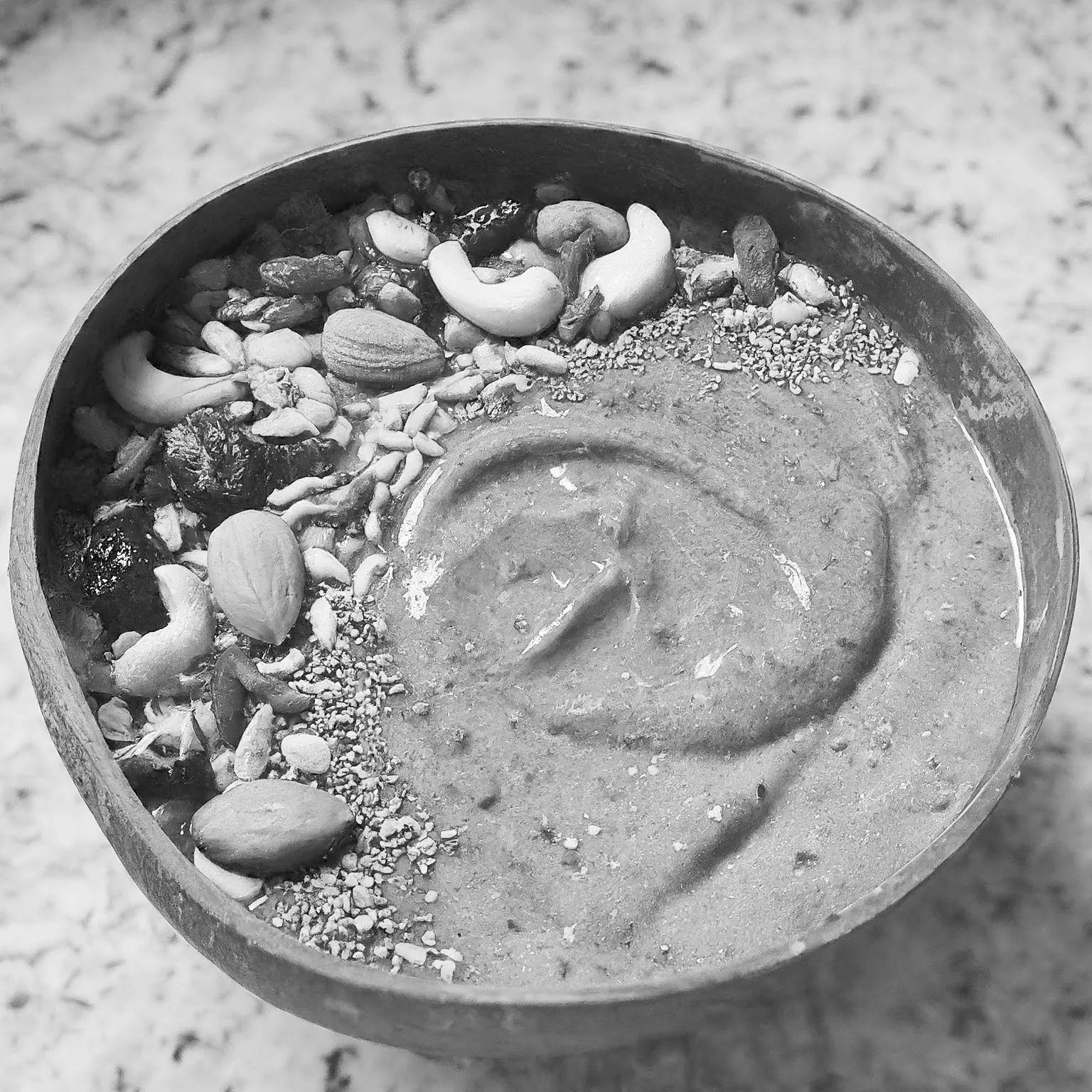 dopamine boosting kale smoothie with nuts topping